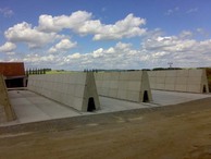 Sil�n� �lab: op�ry typu 